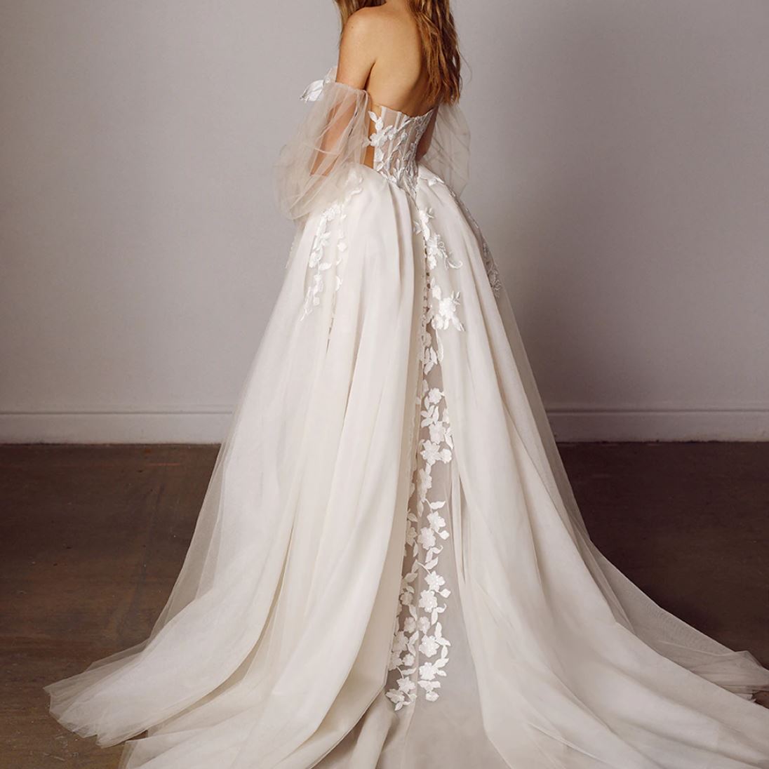 3D Flower Appliques Lace A-Line Beach Puff Sleeves Wedding Dress ...