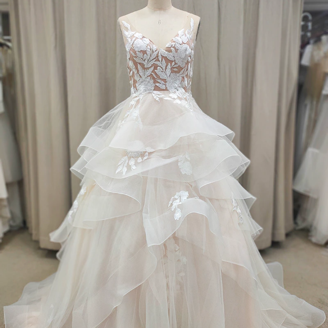 Elegant Tiered V-Neck Applique Lace Backless Bridal Dress