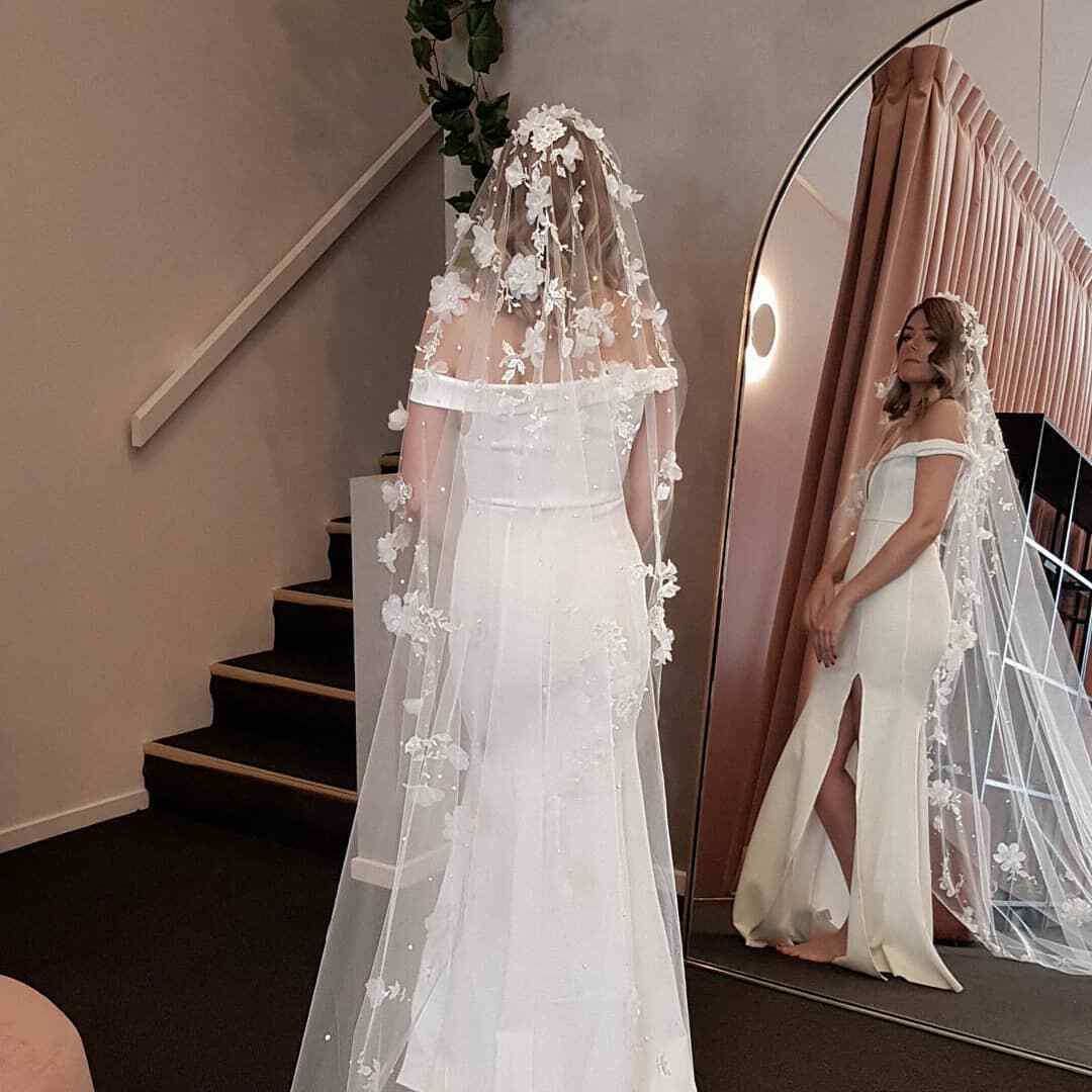 Appliques 3D Flowers Pearls Bridal Veil