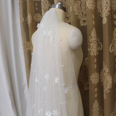 New Pearls Flowers Beautiful Pearl Metal Comb Wedding Veil Wedding Accessories BlissGown 