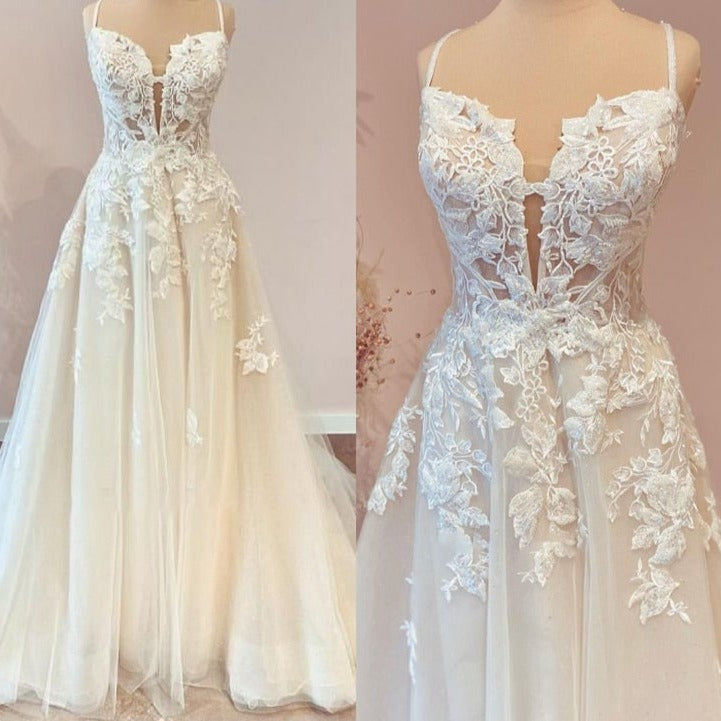 Soft Tulle Open Back Sleeveless V Neck Lace Wedding Dress Classic Wedding Dresses BlissGown 